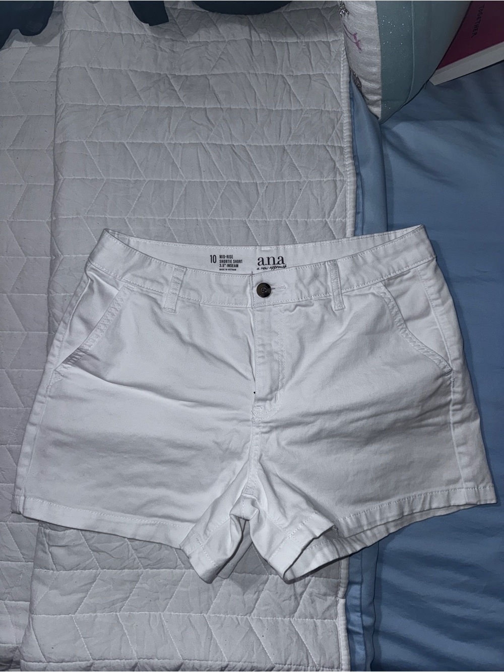 a.n.a Women's White Casual Chino 3.5 Shorts